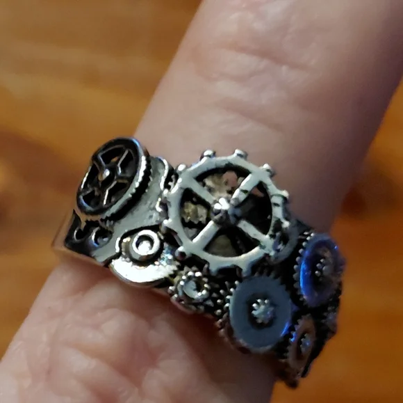 RARE SUNDANCE STAINLESS STEEL "TIME TRAVEL" RING $5 - Picture 1 of 3